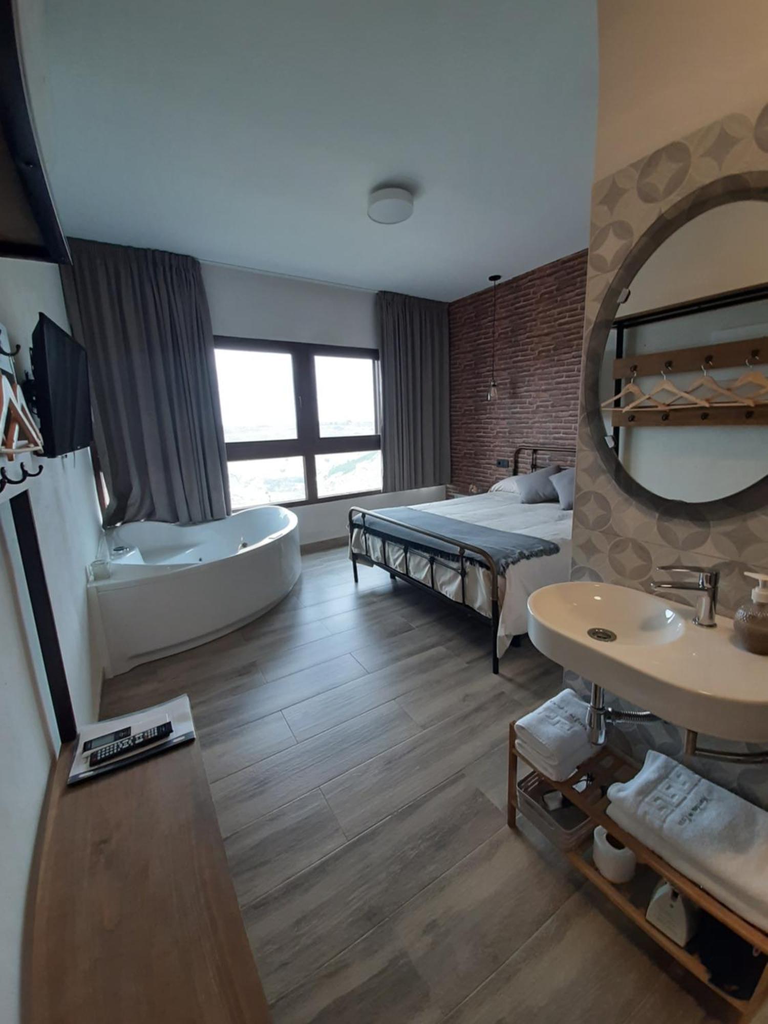 Casas Rurales Maribel - Complejo Moradas Del Cerro 2 - Suites Con Jacuzzi En Alcala Del Jucar Casas del Cerro Room photo